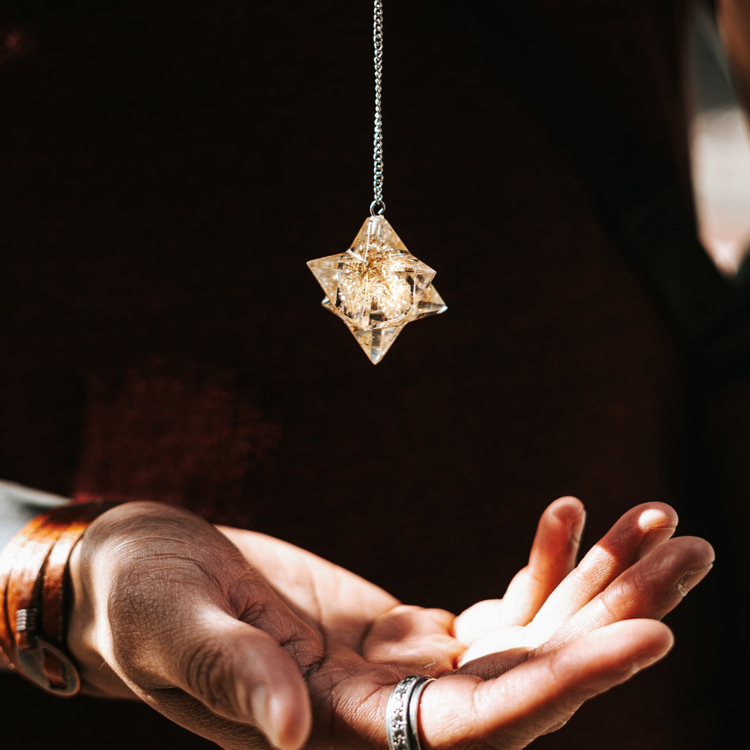 Star shaped crystal pendulum 